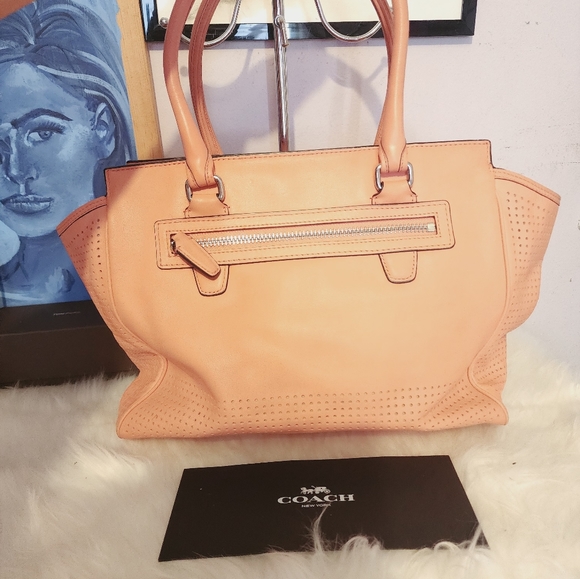 COPY - Coach Perforated Carryall Candace Pink/Peach - Picture 6 of 8
